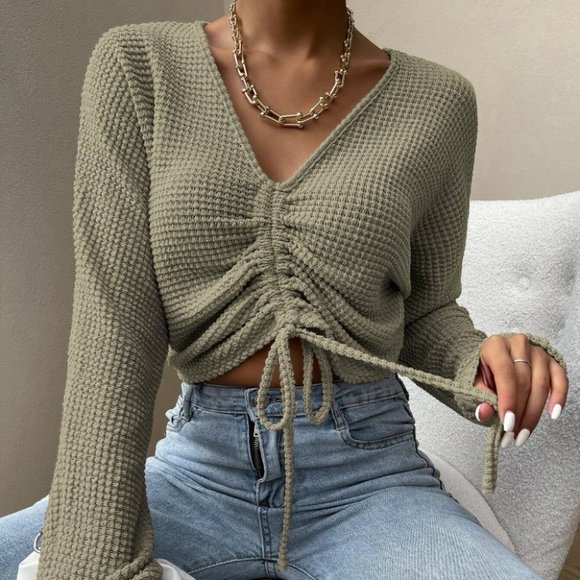 green runched front crop top casual trending fall winter - Picture 3 of 6